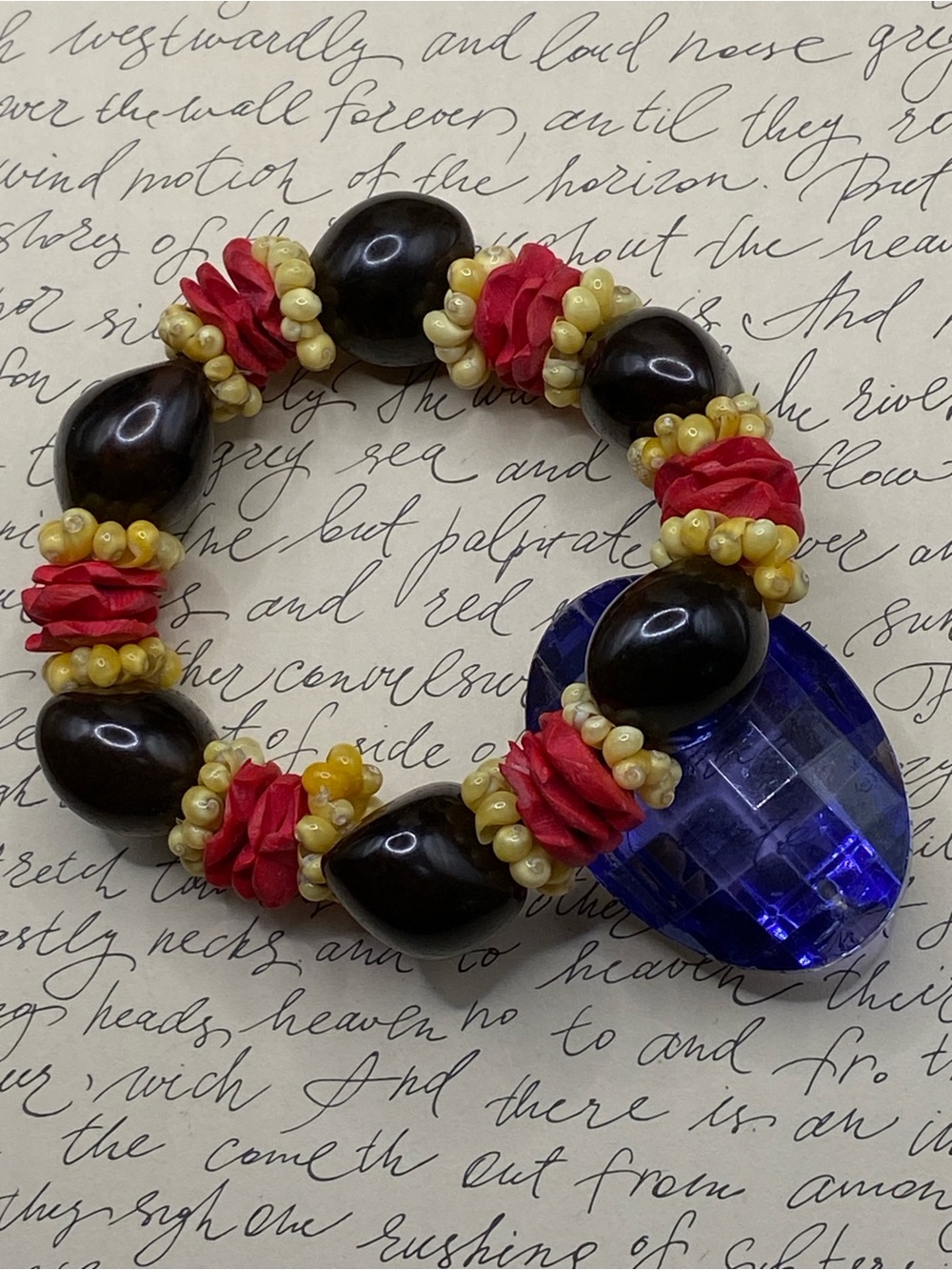 Kukui Nut & Mongo Shells & Red Wood Beads Stretchy Bracelet